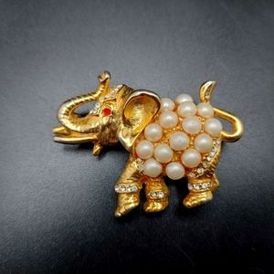 Vintage 1 1/2 x 1 3/4 Elephant Brooch in Gold Tone decorated with Rhinestones